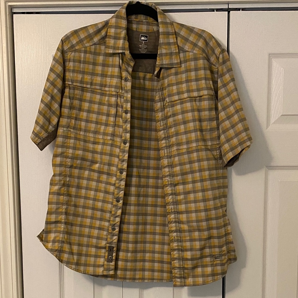 Men’s small REI SS button up shirt